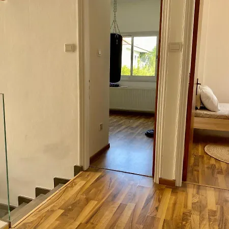Modern House With Plunge Pool, Apoel Archangelos Area Hébergement de vacances *